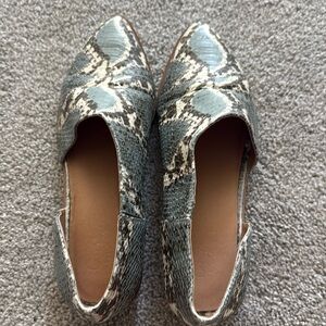 Crown vintage open side, pointed toe flats.